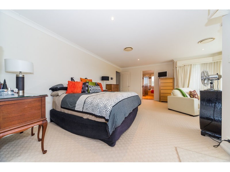 16 Tanzen Drive, Arundel QLD 4214