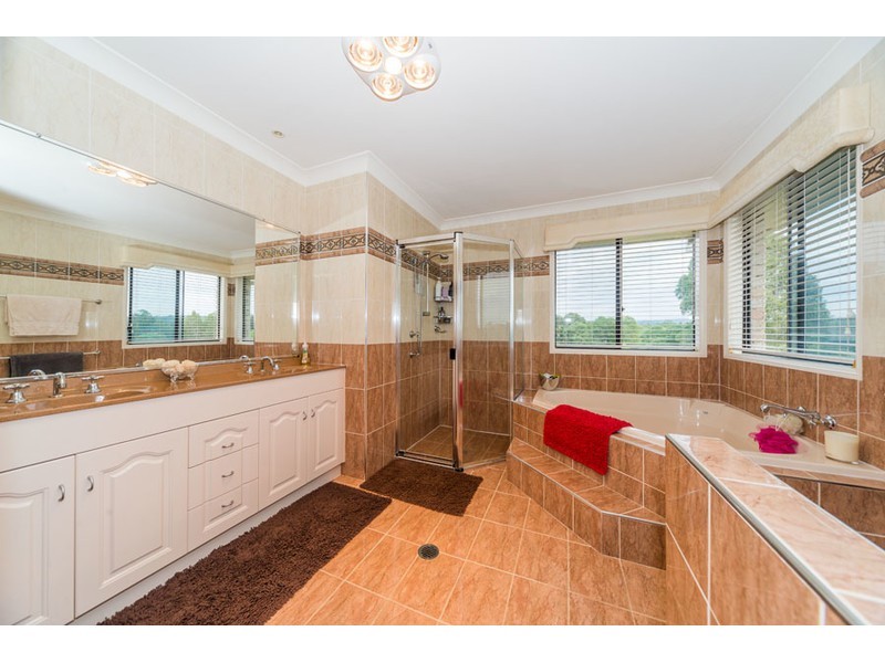 16 Tanzen Drive, Arundel QLD 4214