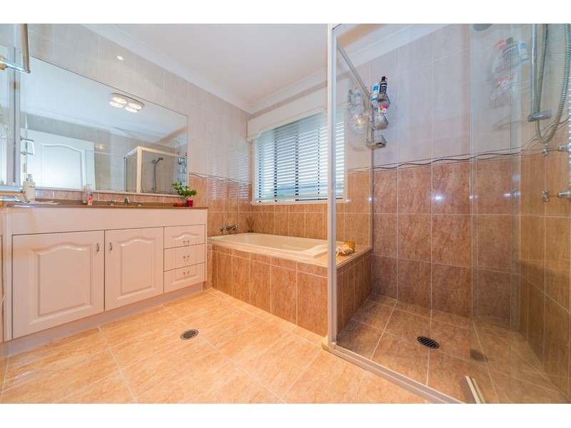 16 Tanzen Drive, Arundel QLD 4214