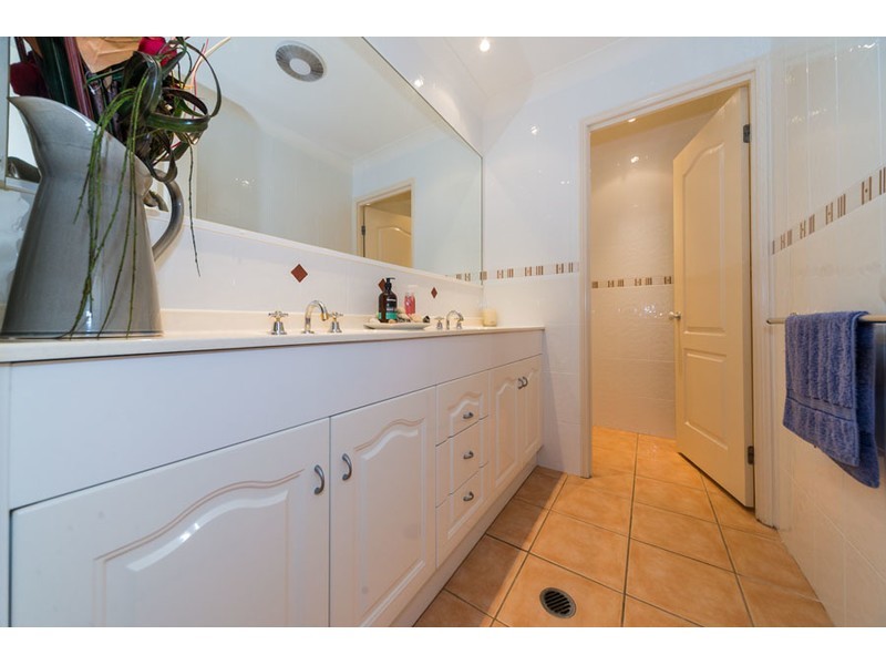 16 Tanzen Drive, Arundel QLD 4214