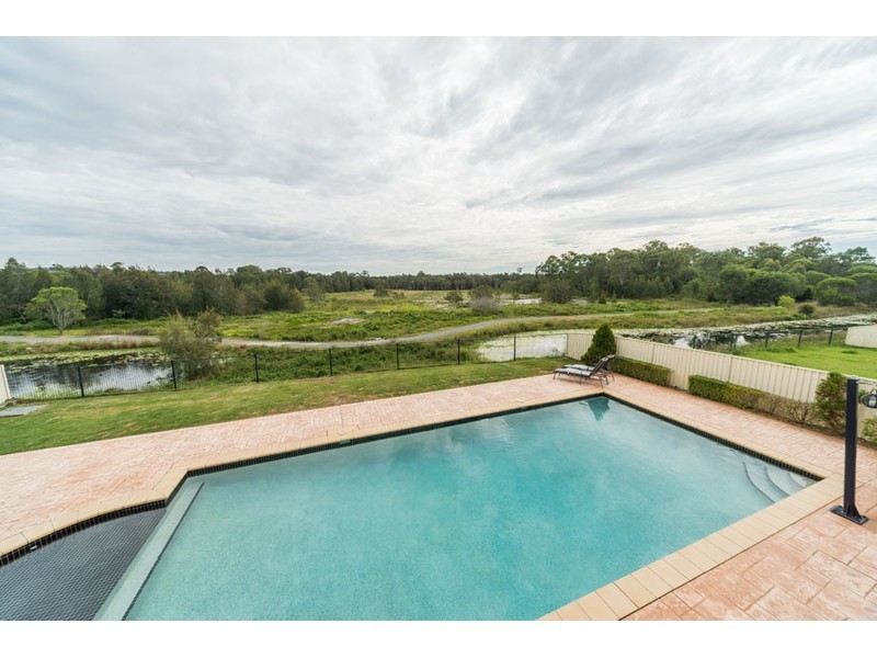 16 Tanzen Drive, Arundel QLD 4214