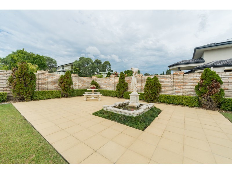 16 Tanzen Drive, Arundel QLD 4214