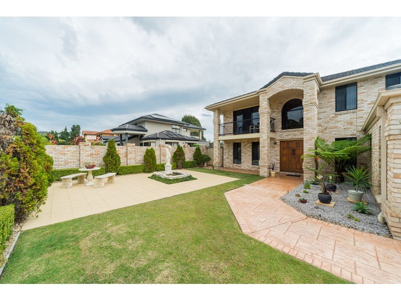 16 Tanzen Drive, Arundel QLD 4214