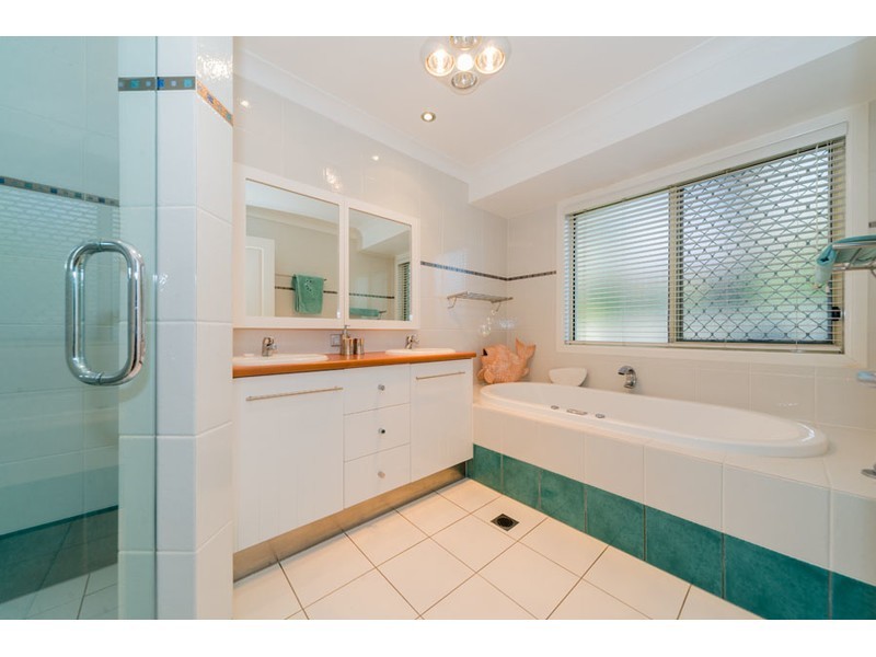 34 Ben Hogan Crescent, Parkwood QLD 4214