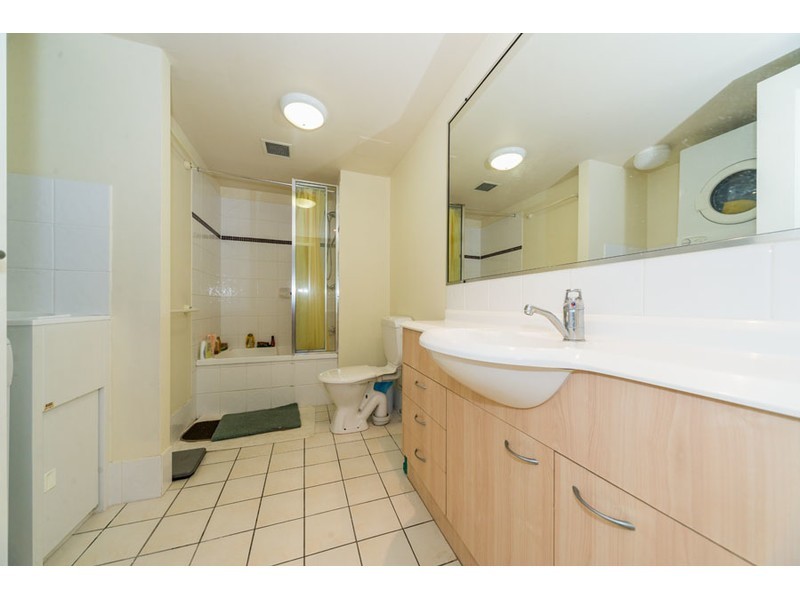 3/132 High Street, Southport QLD 4215