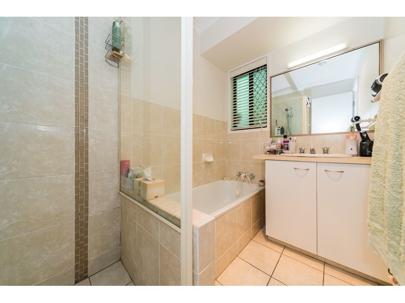 2/7 Jean Street, Labrador QLD 4215