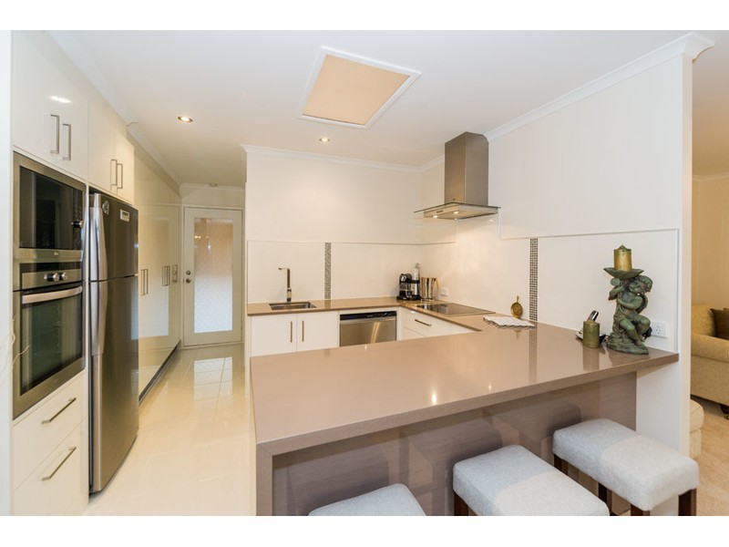 17/31-35 St Kevins Avenue, Benowa QLD 4217