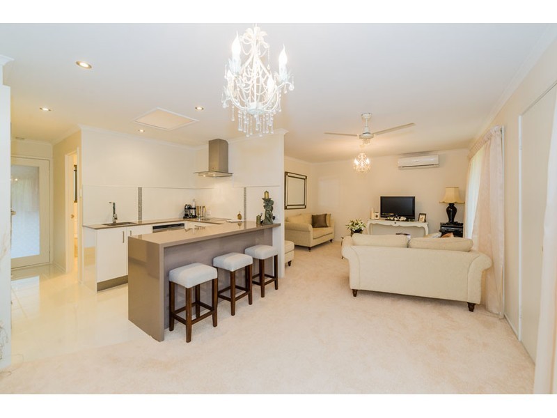 17/31-35 St Kevins Avenue, Benowa QLD 4217