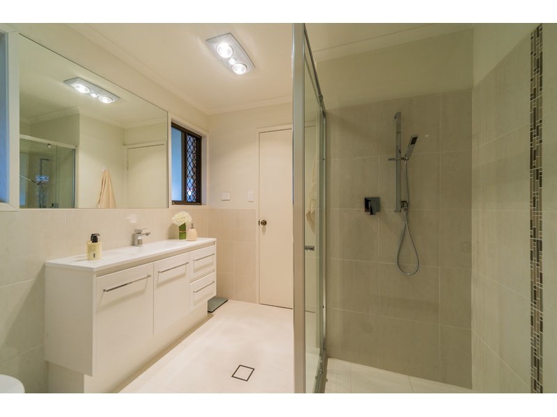 17/31-35 St Kevins Avenue, Benowa QLD 4217