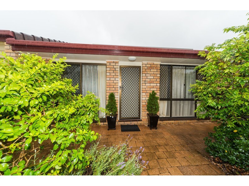 17/31-35 St Kevins Avenue, Benowa QLD 4217