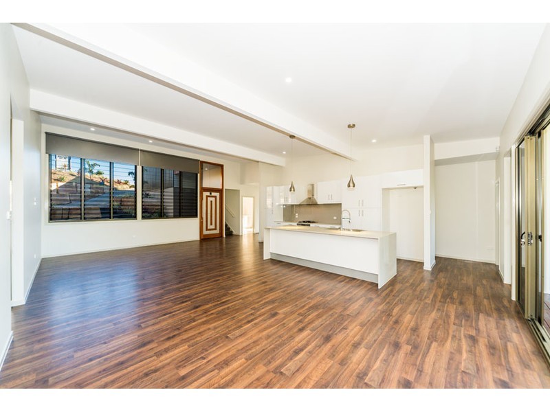 11 Diamantina Circuit, Pacific Pines QLD 4211