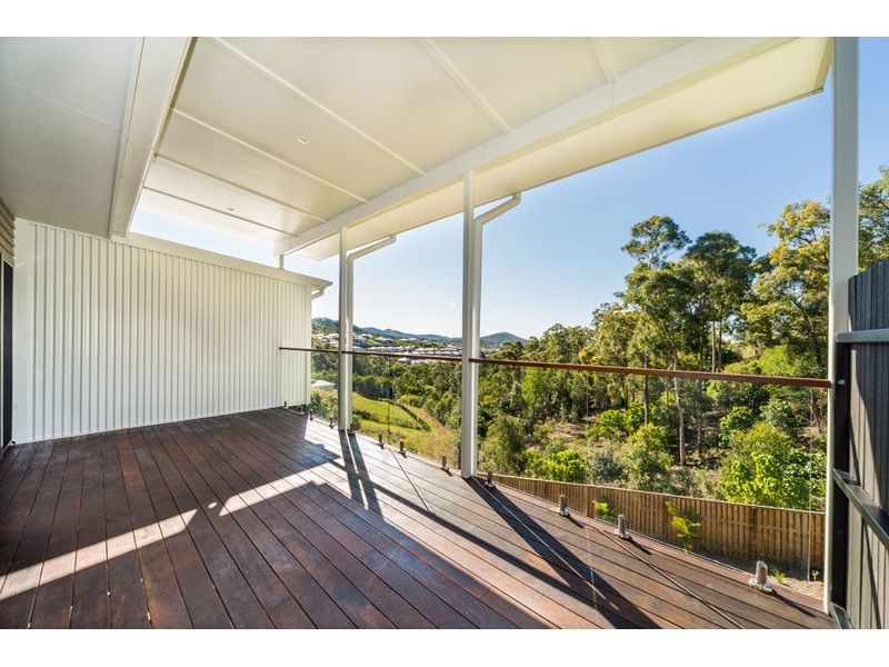 11 Diamantina Circuit, Pacific Pines QLD 4211