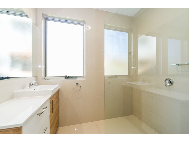 11 Diamantina Circuit, Pacific Pines QLD 4211