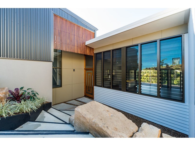 11 Diamantina Circuit, Pacific Pines QLD 4211