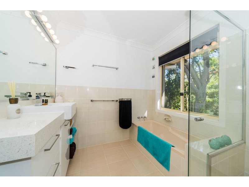 131 Castle Hill Drive North, Gaven QLD 4211
