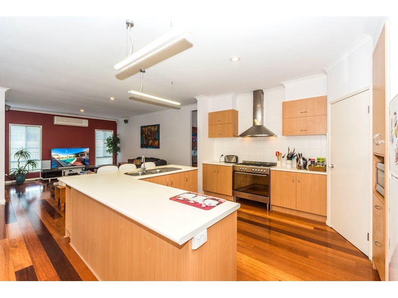 14 Blackfen Court, Arundel QLD 4214