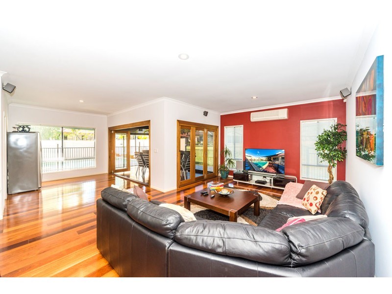 14 Blackfen Court, Arundel QLD 4214