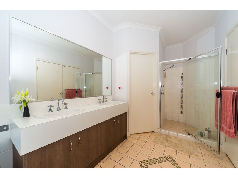 14 Blackfen Court, Arundel QLD 4214