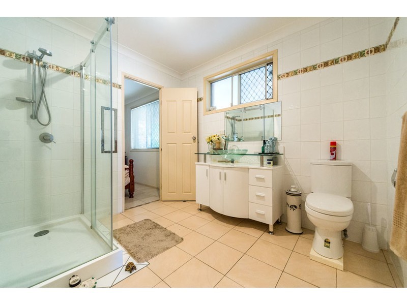 126 Heeb Street, Benowa QLD 4217