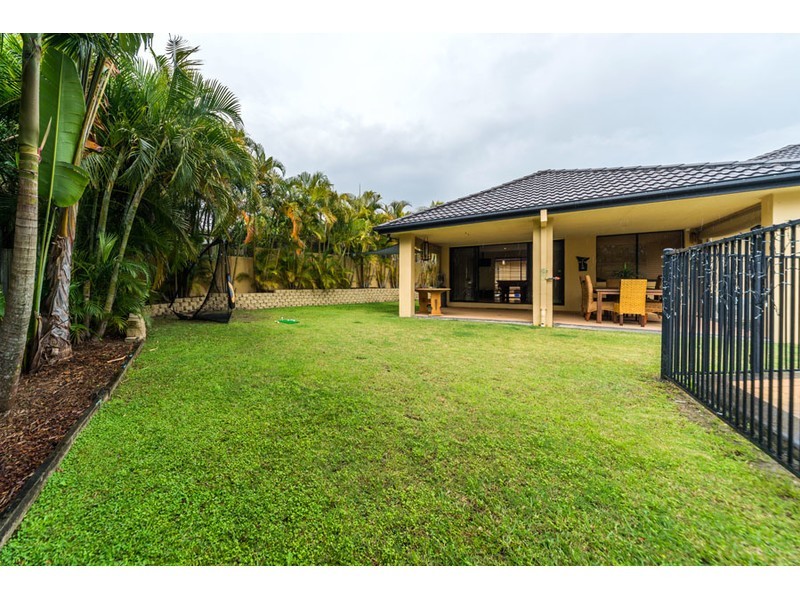 45 Nottinghill Gate Drive, Arundel QLD 4214