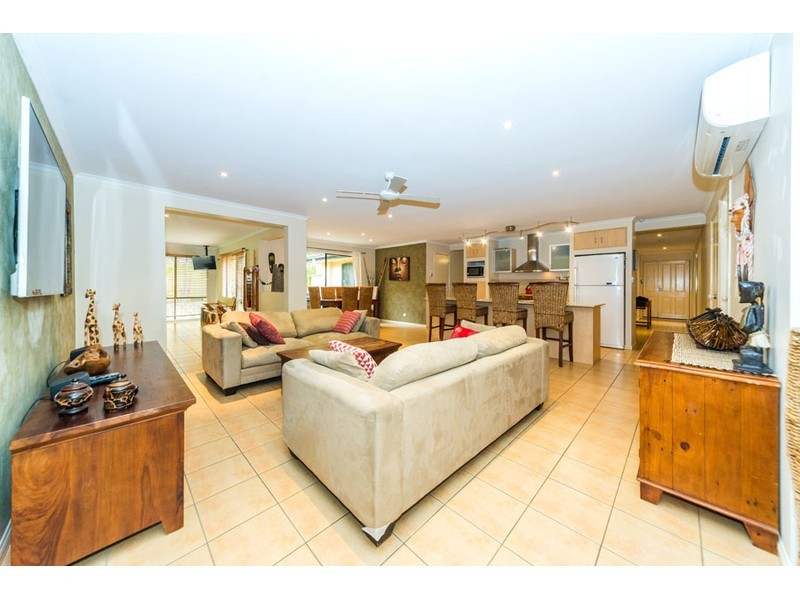 45 Nottinghill Gate Drive, Arundel QLD 4214