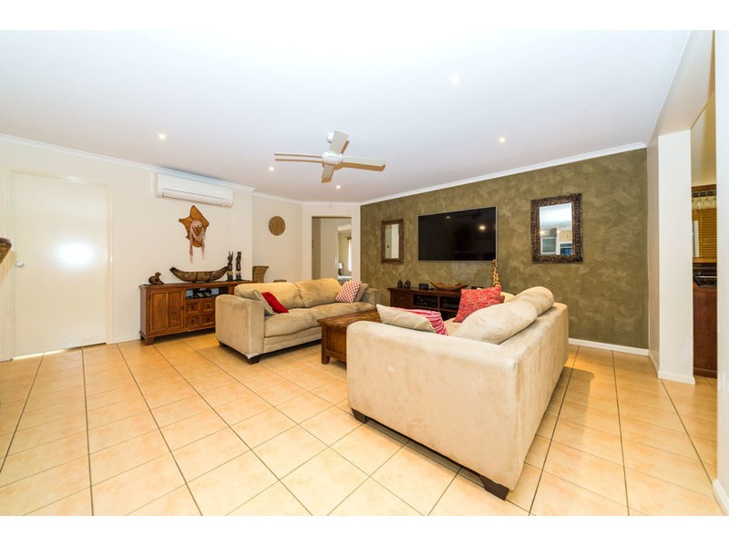 45 Nottinghill Gate Drive, Arundel QLD 4214