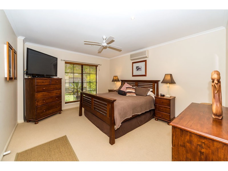 45 Nottinghill Gate Drive, Arundel QLD 4214