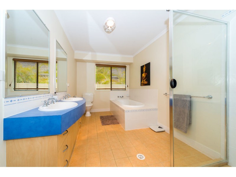 45 Nottinghill Gate Drive, Arundel QLD 4214