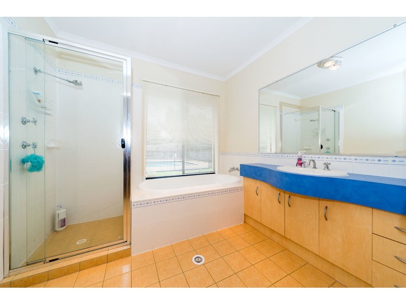 45 Nottinghill Gate Drive, Arundel QLD 4214