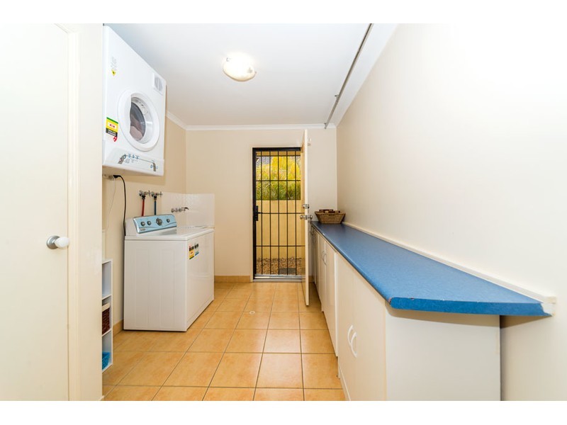 45 Nottinghill Gate Drive, Arundel QLD 4214