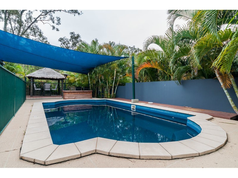 16 Leeds Close, Arundel QLD 4214