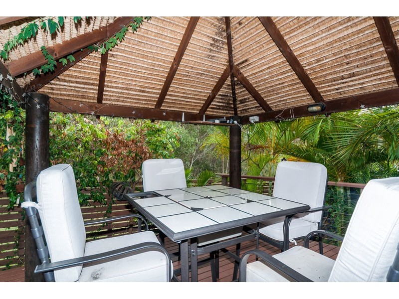 16 Leeds Close, Arundel QLD 4214