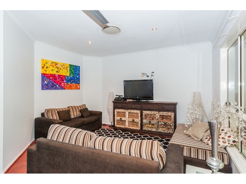 16 Leeds Close, Arundel QLD 4214