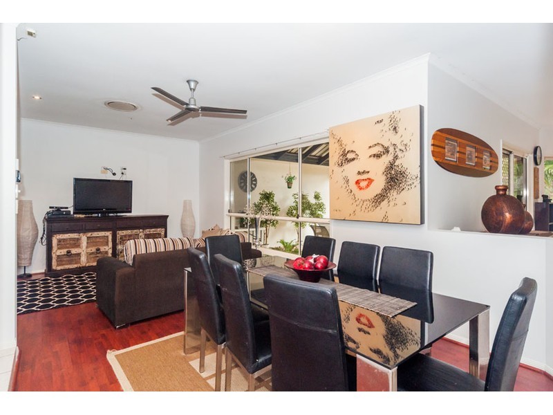 16 Leeds Close, Arundel QLD 4214