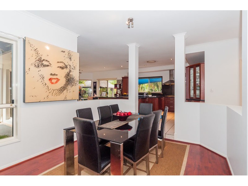 16 Leeds Close, Arundel QLD 4214