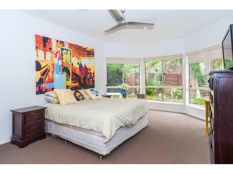 16 Leeds Close, Arundel QLD 4214