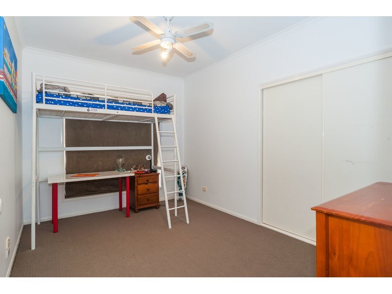 16 Leeds Close, Arundel QLD 4214