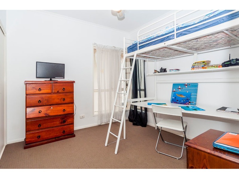 16 Leeds Close, Arundel QLD 4214