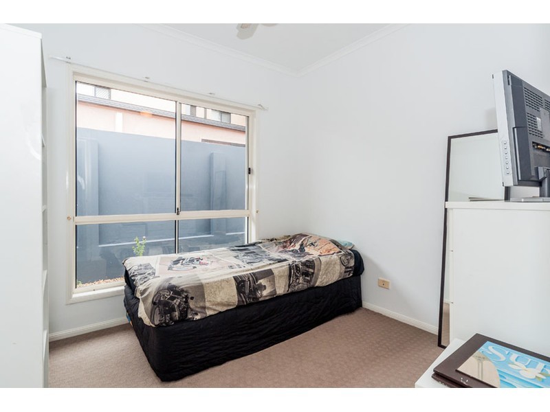 16 Leeds Close, Arundel QLD 4214