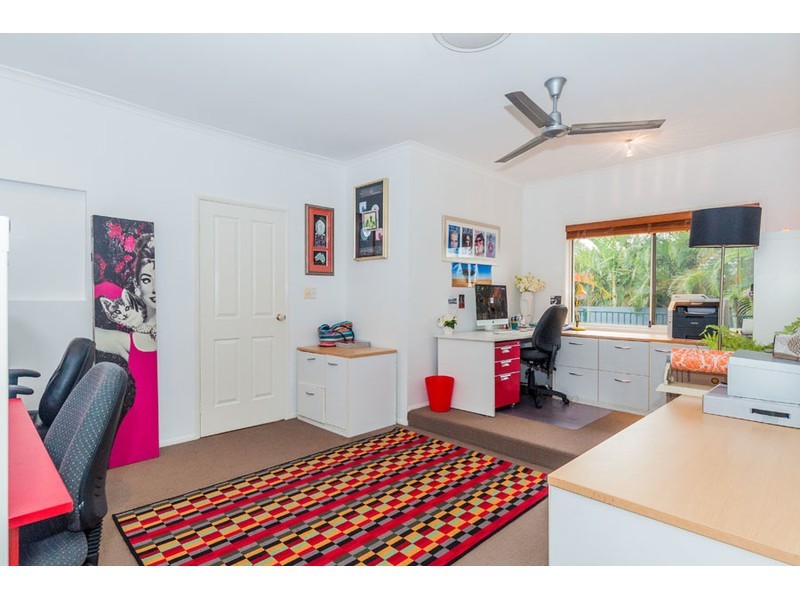 16 Leeds Close, Arundel QLD 4214