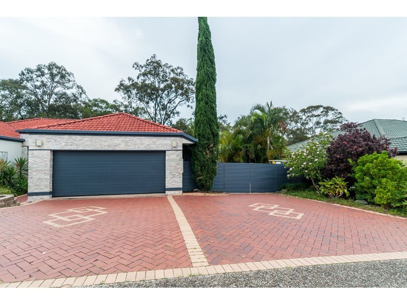 16 Leeds Close, Arundel QLD 4214
