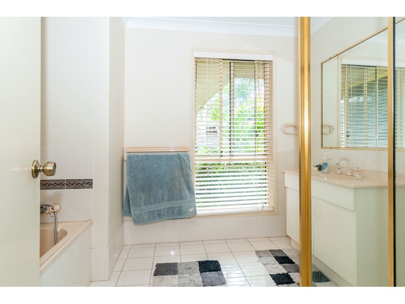 5 Aoki Court, Parkwood QLD 4214