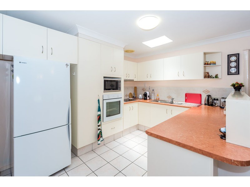 1/4 Becca Court, Arundel QLD 4214