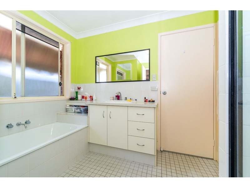 1/4 Becca Court, Arundel QLD 4214