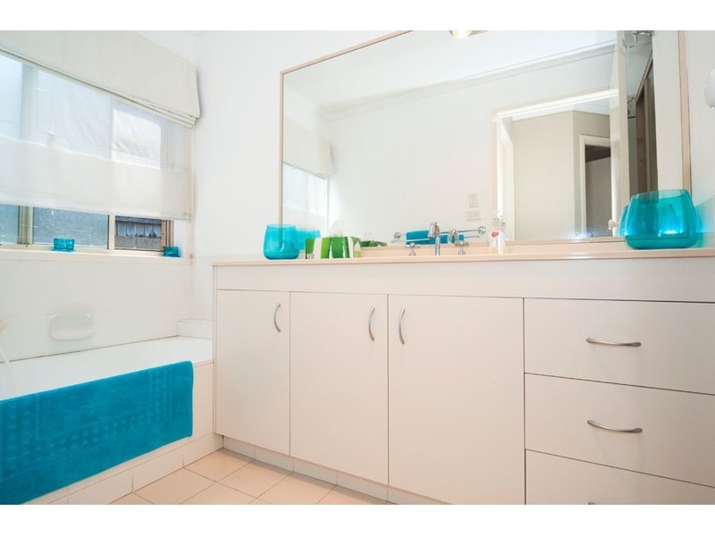 50 Zoeller Drive, Parkwood QLD 4214