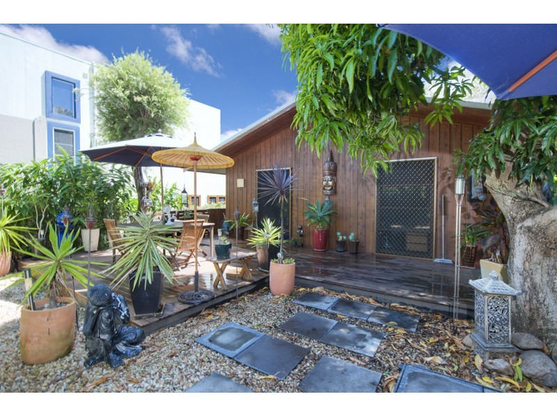 76 Central Street, Labrador QLD 4215