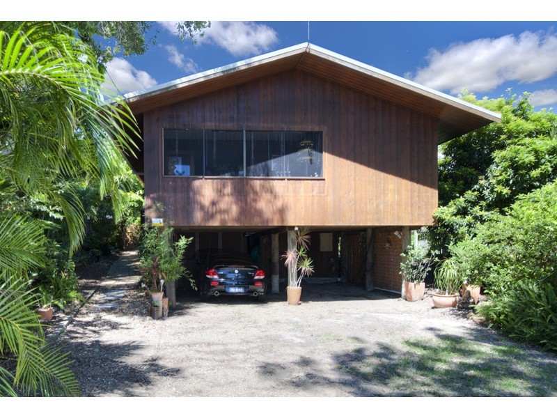 76 Central Street, Labrador QLD 4215