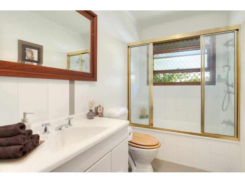 76 Central Street, Labrador QLD 4215