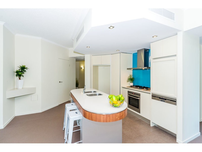 95/28 Bayview Street, Runaway Bay QLD 4216