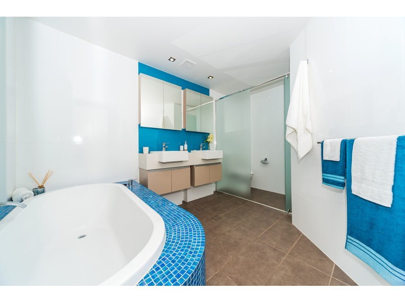 95/28 Bayview Street, Runaway Bay QLD 4216